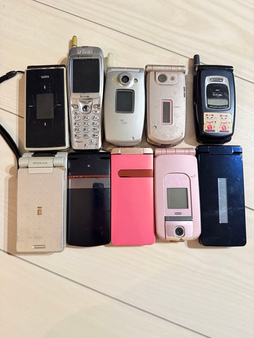 ガラケー 携帯電話 8台 まとめ売り ジャンク - メルカリ