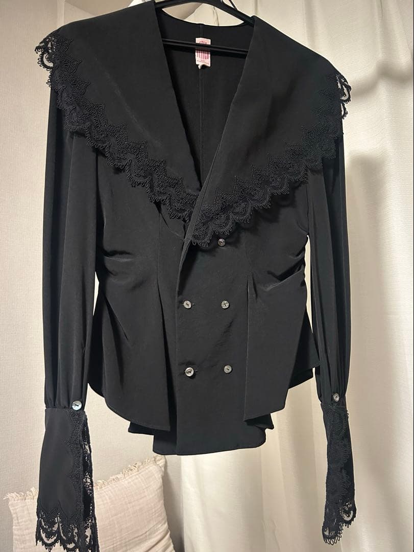 FLORAL EMBROIDERED BLOUSE fetico - メルカリ