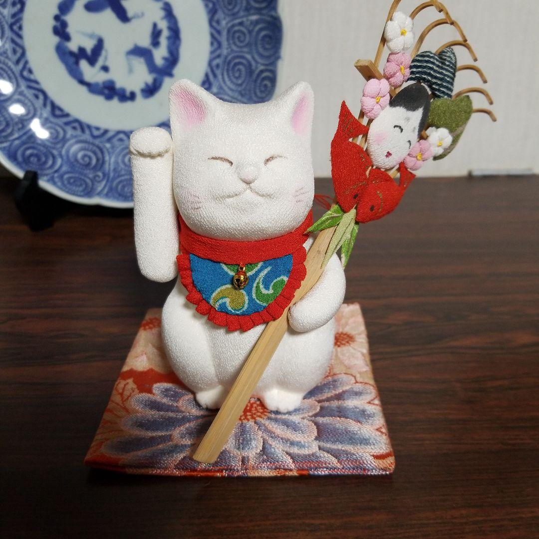 くまでを持った招き猫 Amazon.co.jp: 陶器製置物 開運熊手をもった招き猫「白雲笑助」 中