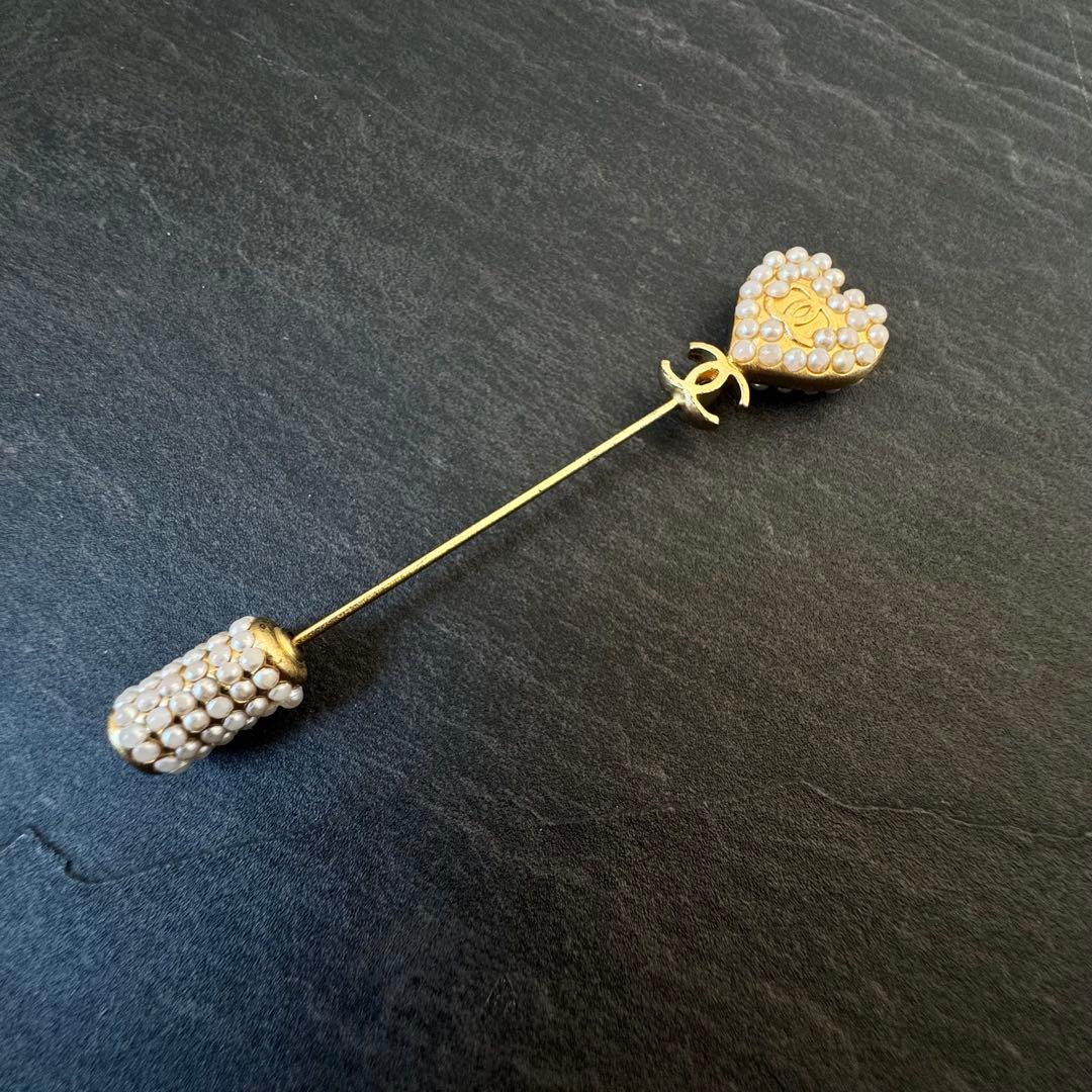 CHANEL シャネル 02P ハート パール ゴールド ピンブローチ CHANEL(シャネル) 02P ラインストーンハートロックブローチ ゴールド