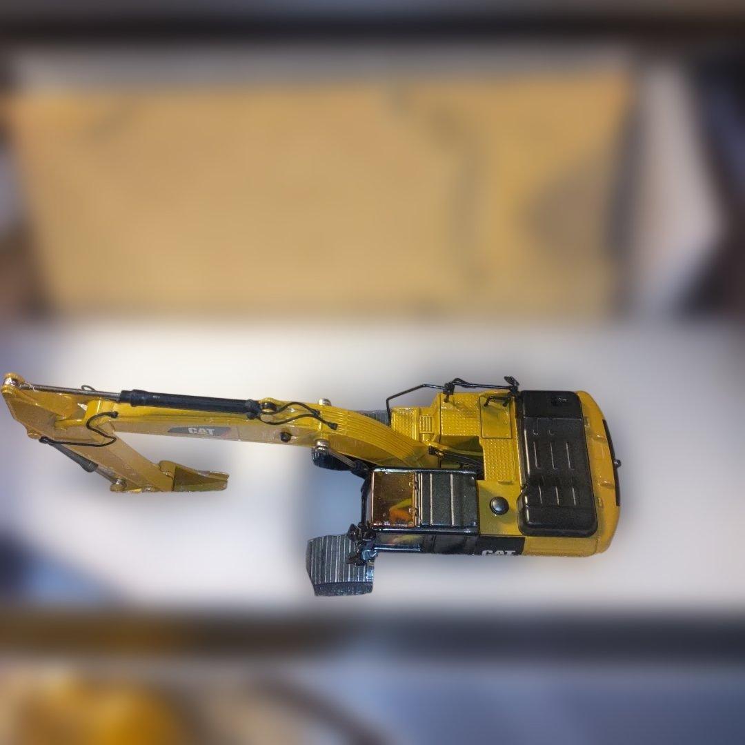 キャタピラー建機CAT 320F WEATHERED 1/50 - メルカリ