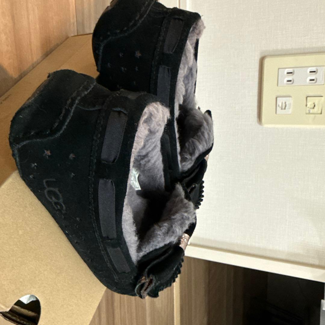 UGG ダコタスターガール ブラック リボン付き モカシン 24cm - メルカリ