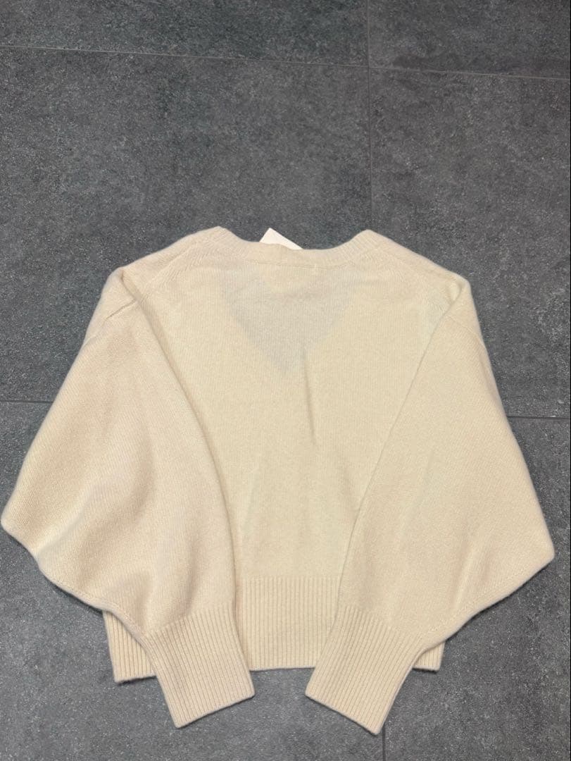 新品未使用タグ付き NOBLE カシミヤ混Vネックパフスリーブカーディガン 白