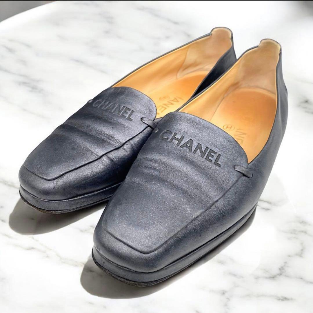 CHANEL ロゴ型押し　ローファー　ガンメタリック 24cm CHANEL ロゴ型押し ローファー ガンメタリック 24cm - 靴最 安値 で