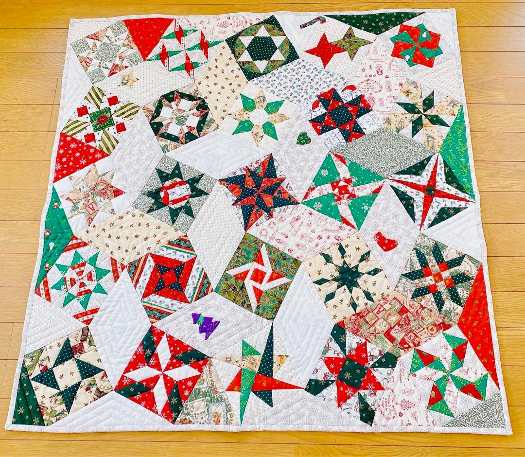 【ハンドメイド】クリスマス キルト タペストリー98×98cm SALE】クリスマスキルト/タペストリー/マルチマット(happy holidays