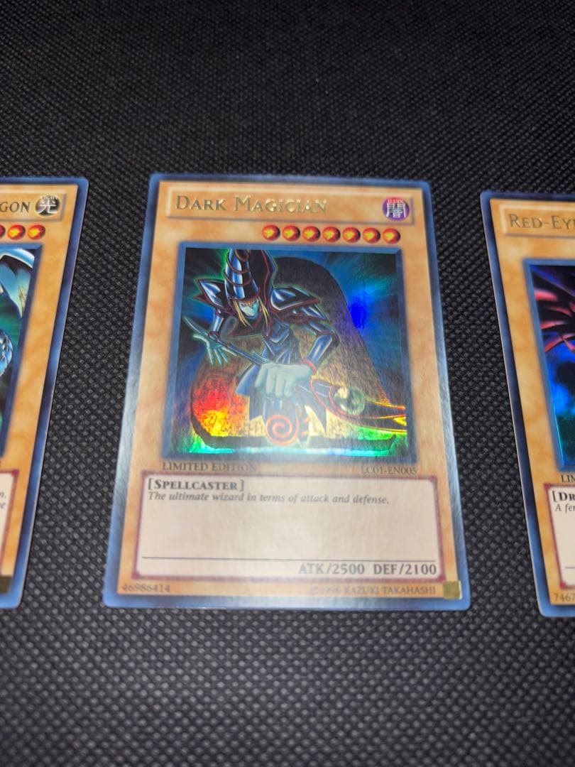 遊戯王 青眼の白龍 真紅眼の黒竜 ブラックマジシャン 2010年限定カード