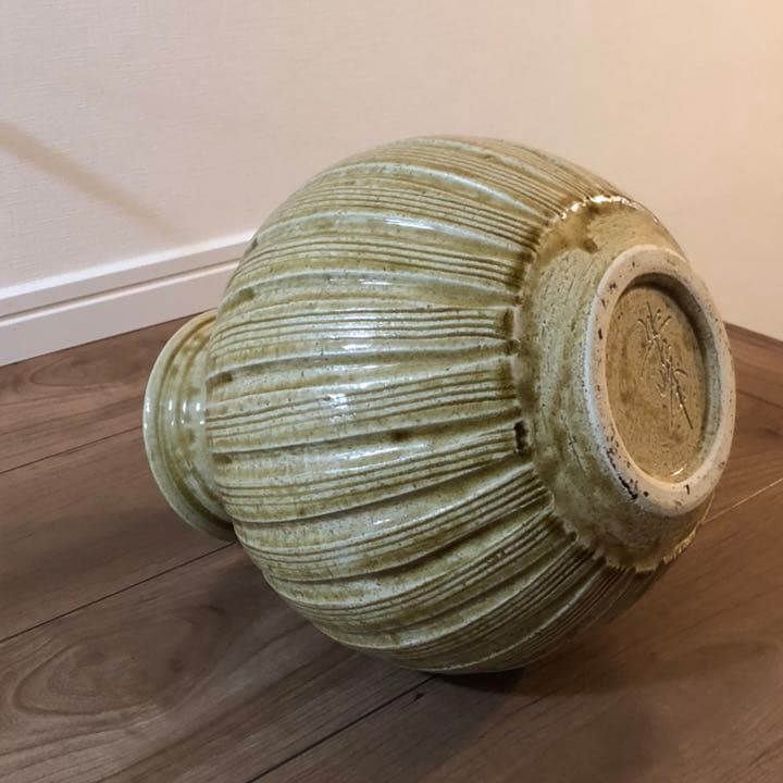 究極の美◼️蔵からかなり美しい大きな壺、壷が出てきました。花道具