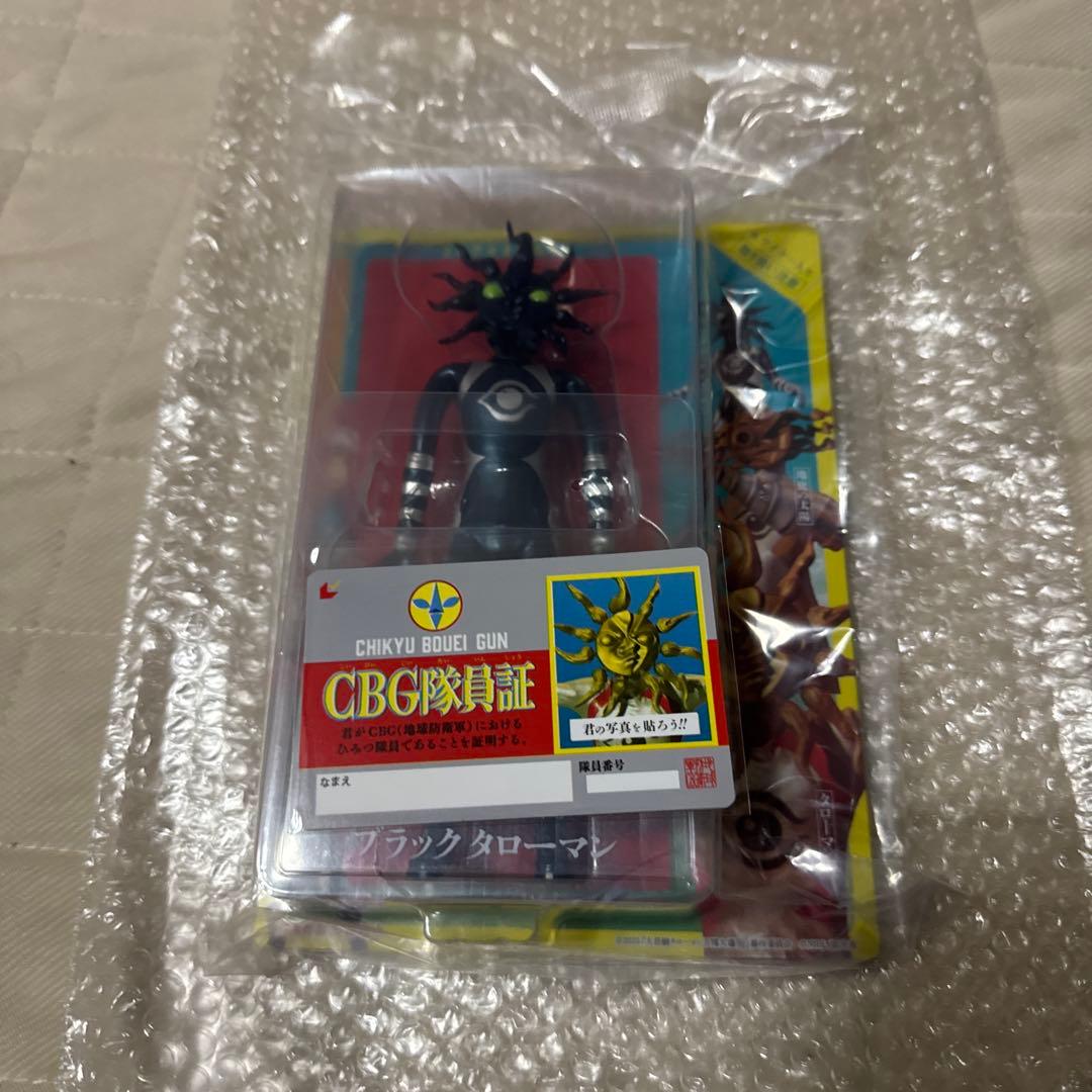 ブラックタローマン フィギュア 大長編 タローマン 万博大爆発 CBG隊員証つき 岡本太郎×特撮『大長編 タローマン 万博大爆発』激レアなフィギュア付