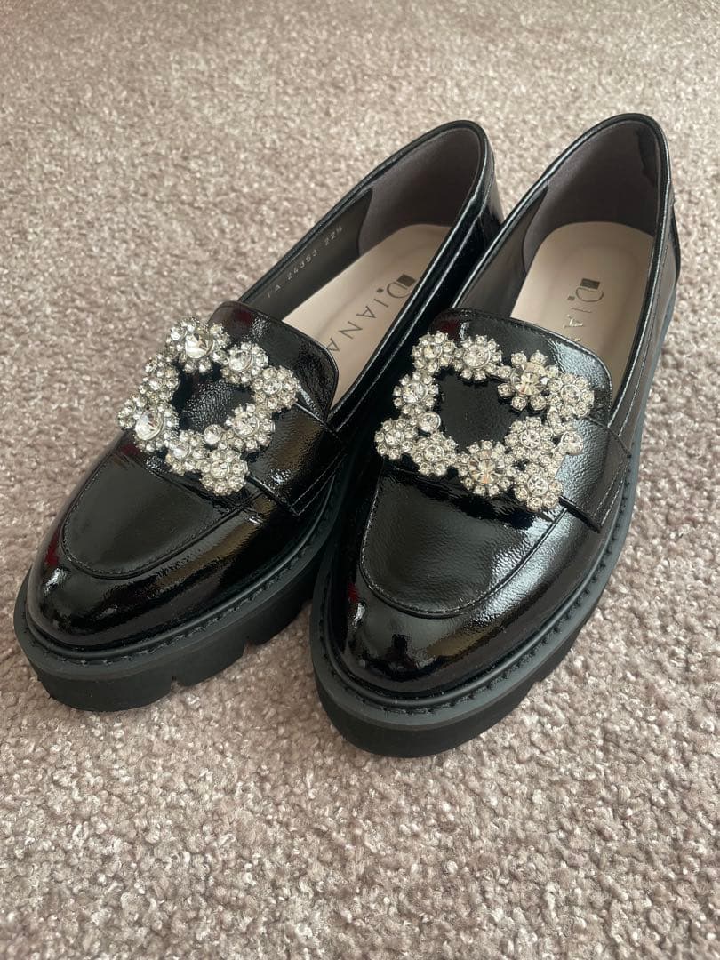 DIANA ビジュー付きブラックローファー ダイアナ革靴ローファービジュー付き - メルカリ