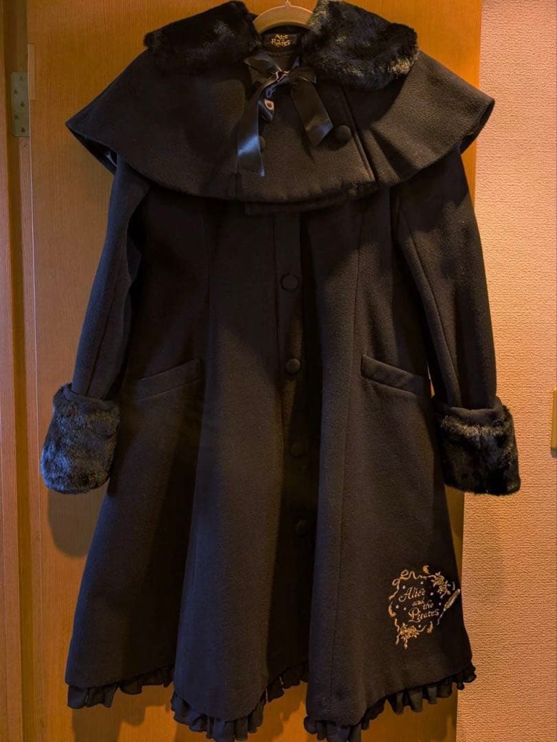 ALICE and the PIRATES フェザーローズ刺繍ケープ付きコート - メルカリ