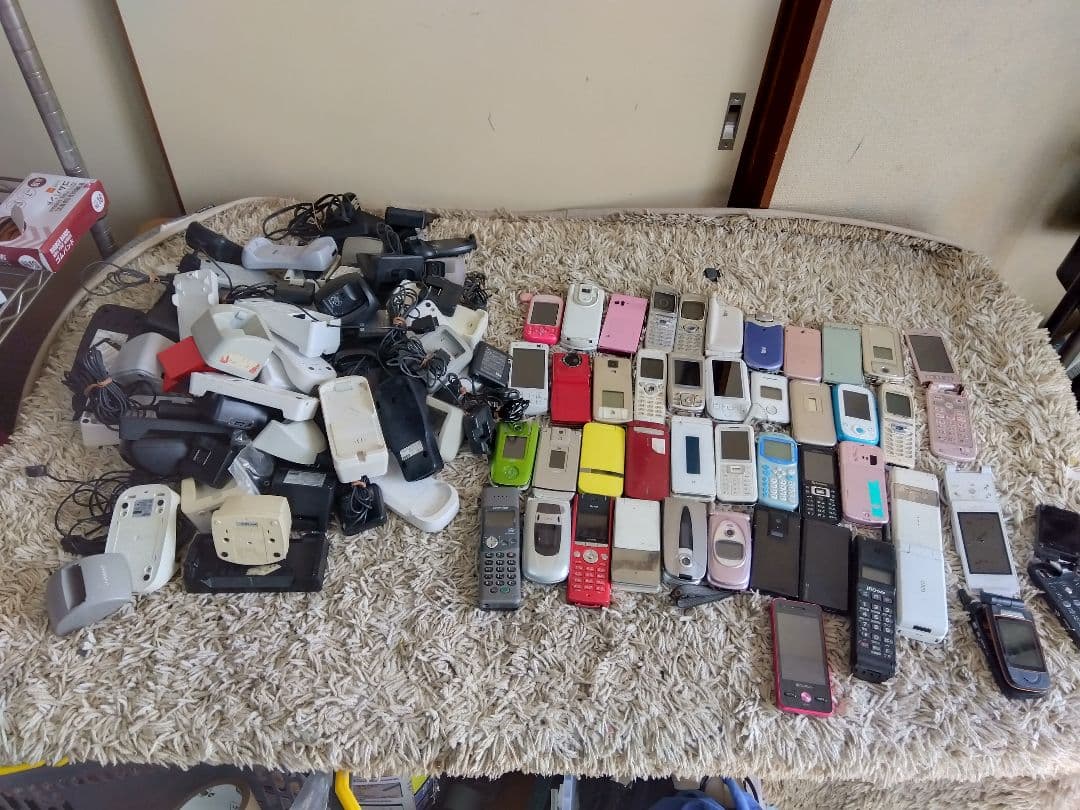 ガラケーや卓上ホルダまとめ売りジャンク品 ジャンク】ガラケー 5機 まとめ売り - メルカリ