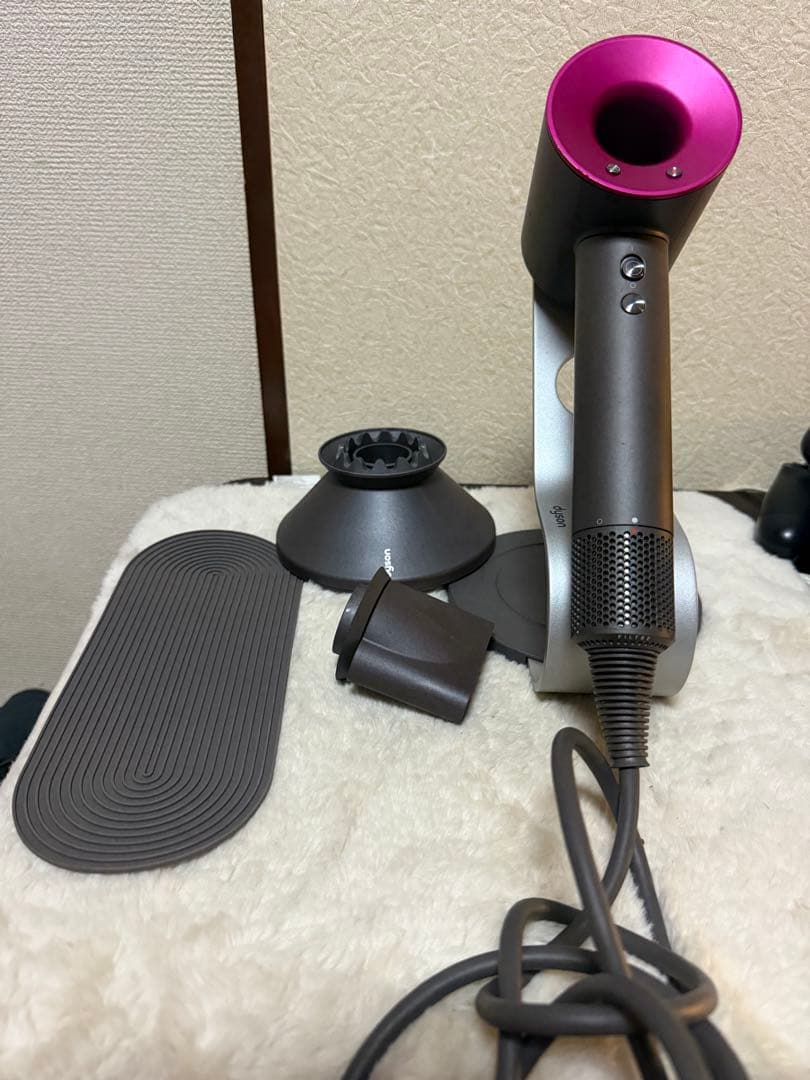 ダイソン　dyson supersonic HD01 Dyson Supersonic Hair Dryer HD01 Fuchsia/Nickel and Concentrator