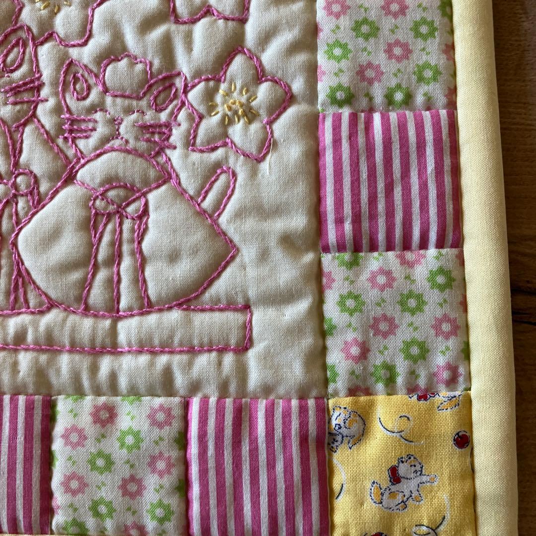 パッチワーク ハンドメイド お雛様 猫と花の刺繍タペストリー クラフト