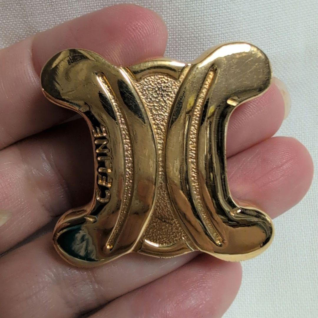 未使用　セリーヌ　トリオンフ　ロゴ　ブローチ　フランス製　ゴールド色 CELINE セリーヌ トリオンフ ブローチ ゴールド vintage ヴィンテージ