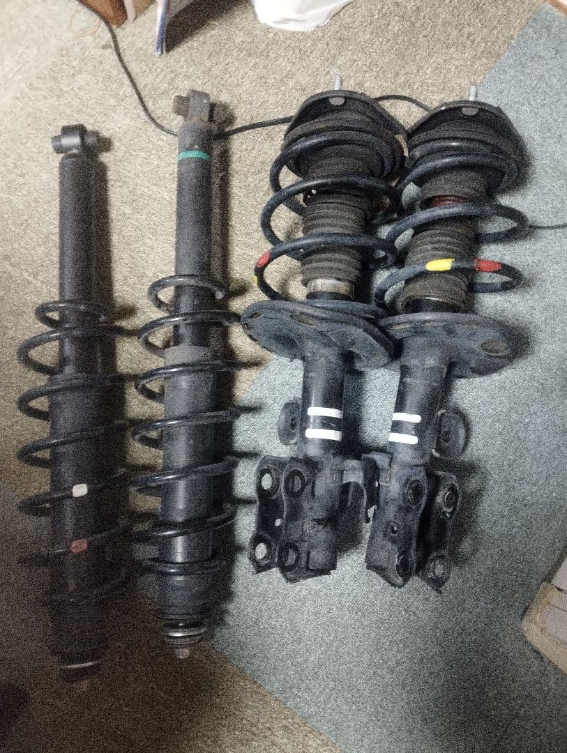 30プリウス純正サスペンションキット 一式 (フロントのみも可能) トヨタ「プリウス」30系 純正サスペンションメンテナンス | 店舗お