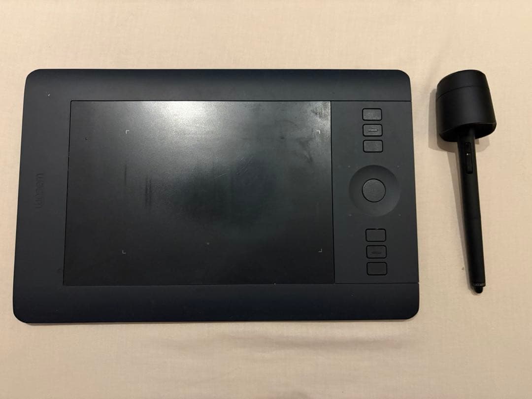 Wacom INTUOS Pro small板タブ Amazon.com: Wacom Intuos Pro Small Bluetooth Professional Graphic