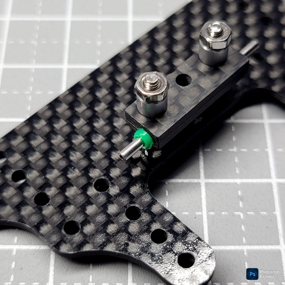 残り1個 CH-Fix【CNC加工】 フロント提灯用ヒンジ カーボン