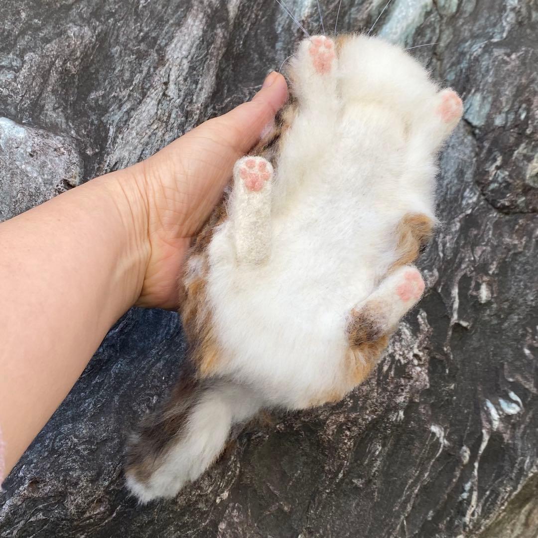 羊毛フェルト猫 全身 リアル可愛い三毛のサイベリアン 羊毛フェルト 猫