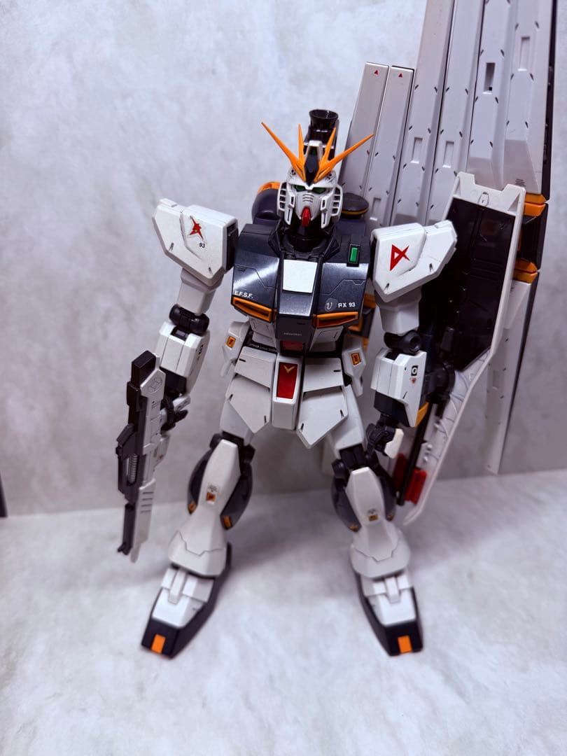 MG(マスターグレード) ガンプラ/RX-93：ニューガンダム/塗装済み完成品 MG RX-93 νガンダム（ニューガンダム） | バンダイによる、遊びと学び