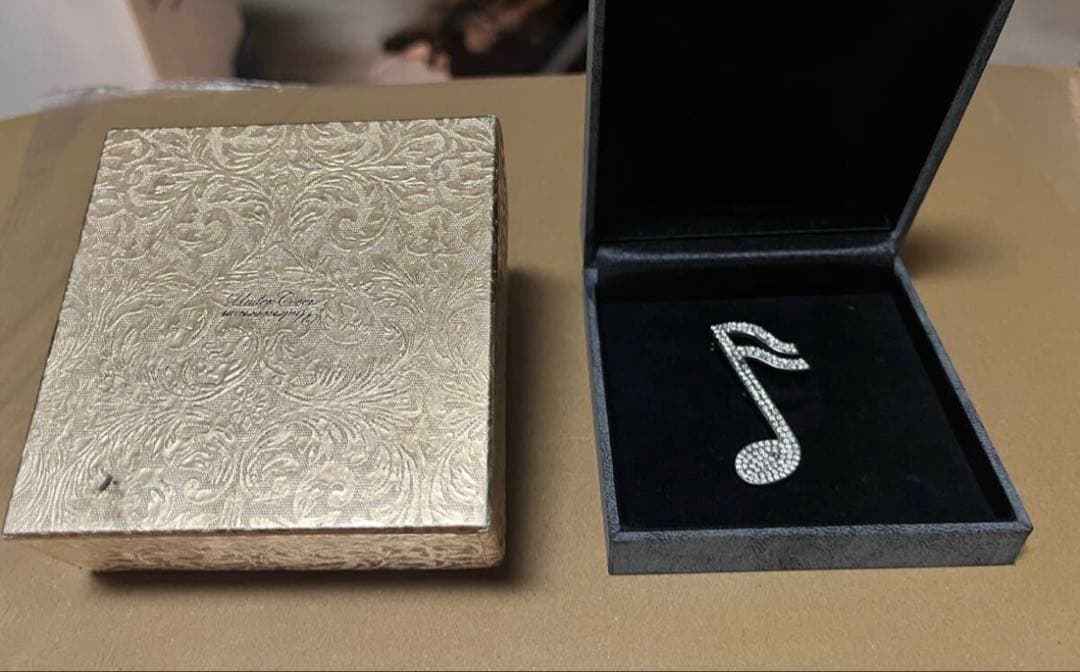 ぴざ　09ss 音符バッジ ブローチ undercover アンダーカバー アンダーカバー 2022年秋冬メンズコレクション | Hypebeast.JP