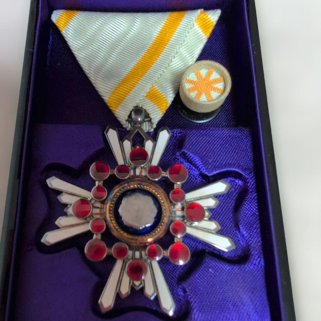 【美品】銀製 勲五等瑞宝章 勲章 旧日本軍 記章 アンティーク 美品】銀製 勲五等瑞宝章 勲章 旧日本軍 記章 アンティーク Yahoo