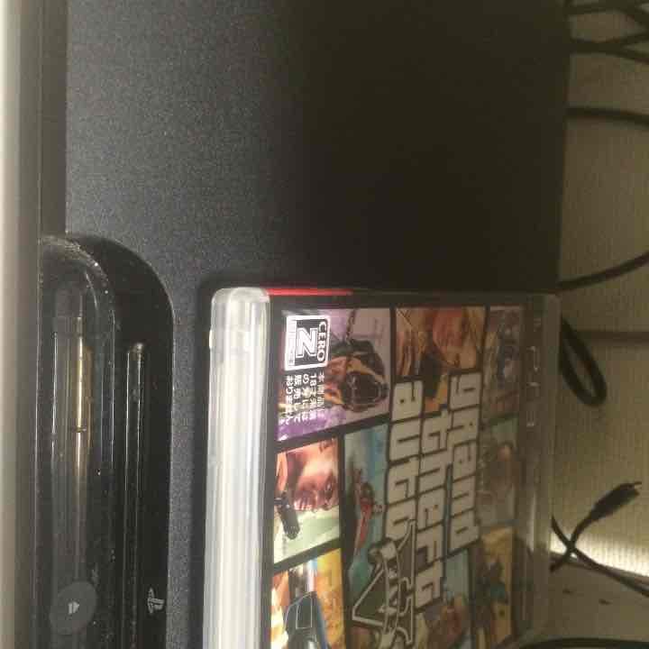 PS3本体とソフト全部！！とマイクラダウンロードしてあります。 PS3版 Minecraft: PlayStation 3 Edition まとめページ