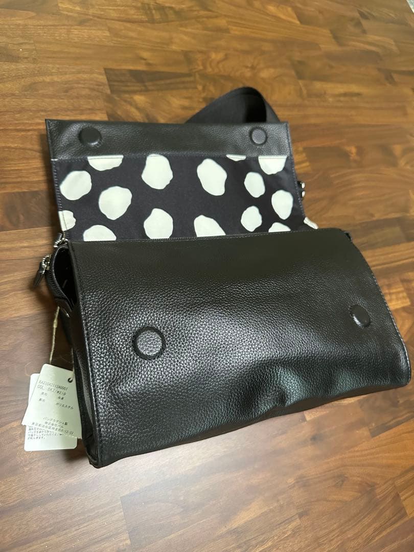 タグ付き　イアパピヨネ　本革　ワイドテープショルダーバッグ　ボディバッグ セール】《本革/470g》ワイドテープショルダーバッグ/ボディバッグ