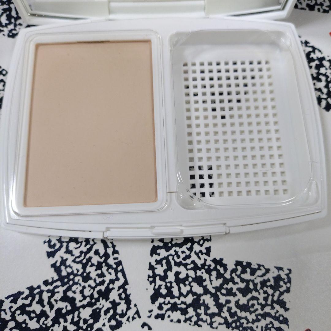 シャネル ルブラン ブライトニング コンパクト BD01ファンデーション