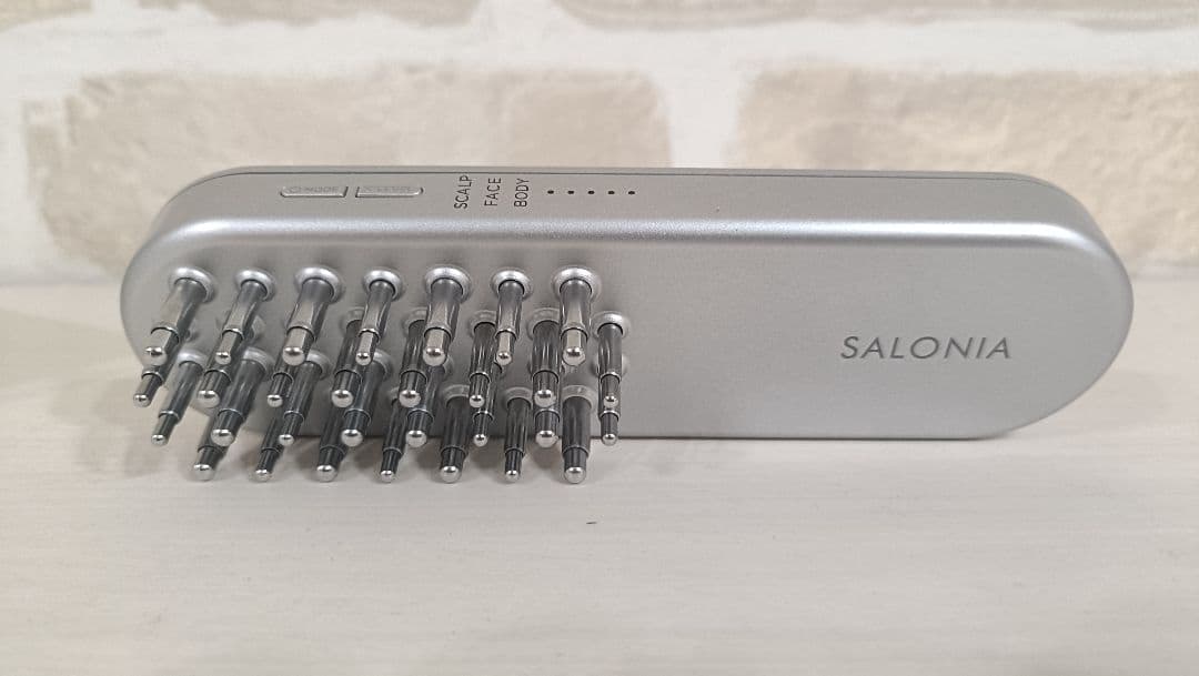 【美品♪】SALONIA(サロニア) EMSリフトブラシ SALONIA、筋トレ発想の美顔器「​EMSリフトブラシ 3Dケア」11月1日新