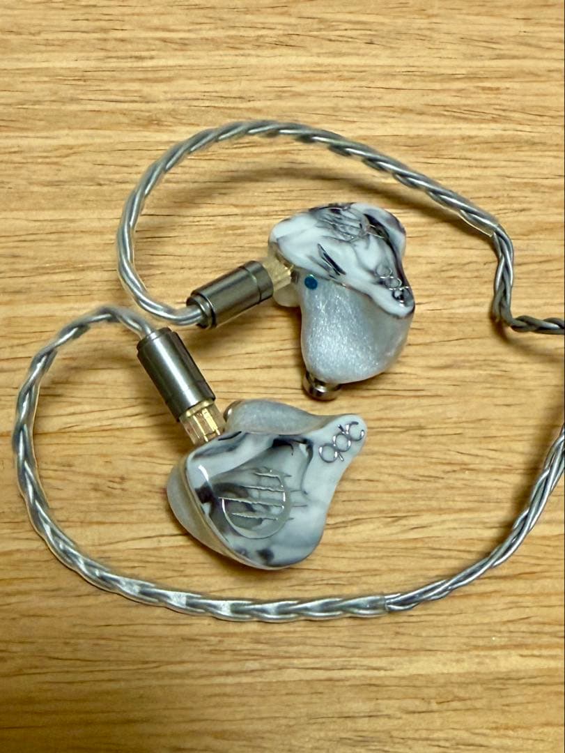 イヤホン qdc WHITE TIGER qdc WHITE TIGER [QDC-TIGER-S-WH] 買取価格｜フジヤエービック