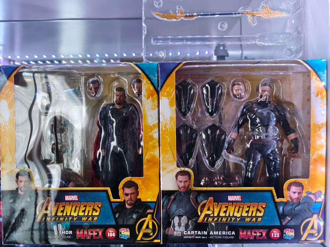 MAFEX アベンジャーズ:インフィニティ・ウォー フィギュアセット アベンジャーズ／インフィニティ・ウォー』版の最新スパイダーマンが