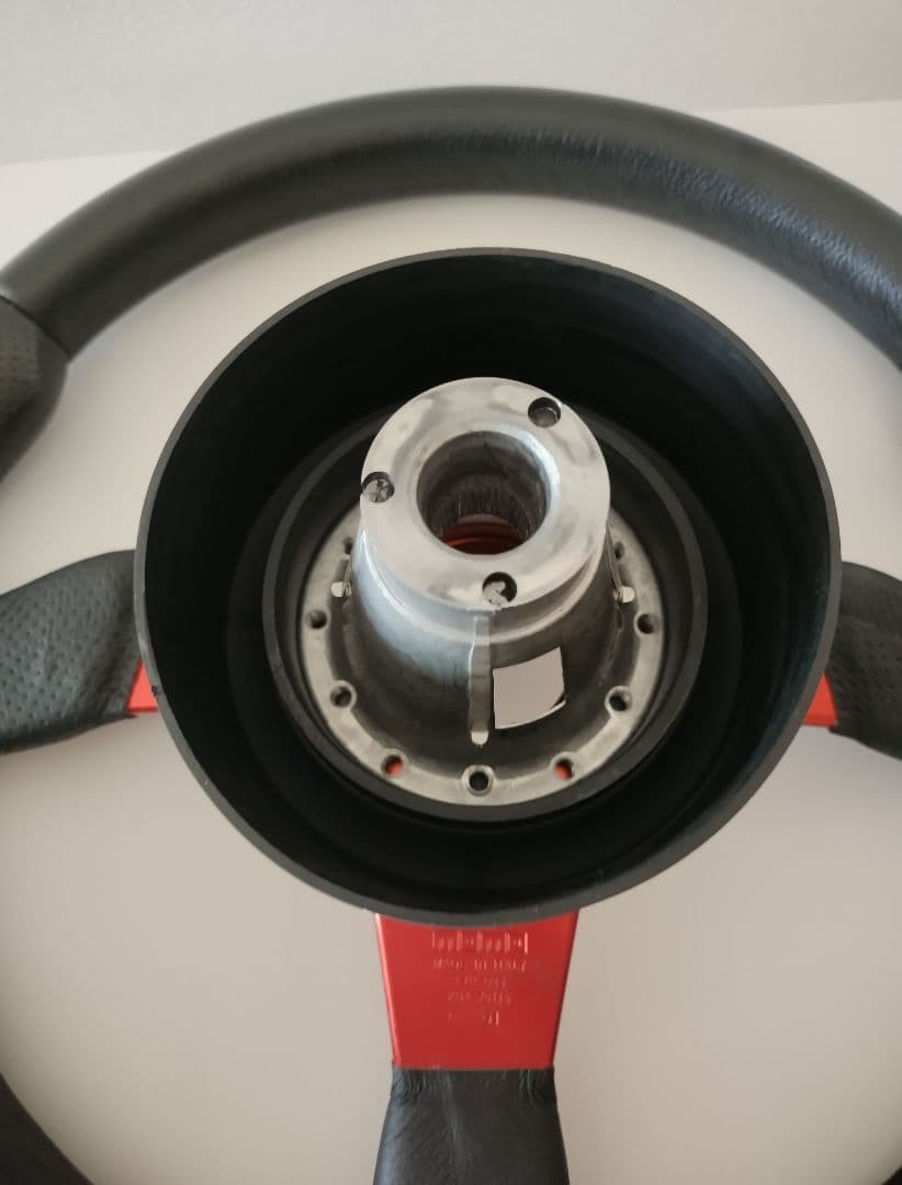 時限値下げ momo RACE ステアリング メタリックレッド TYP D35 - メルカリ