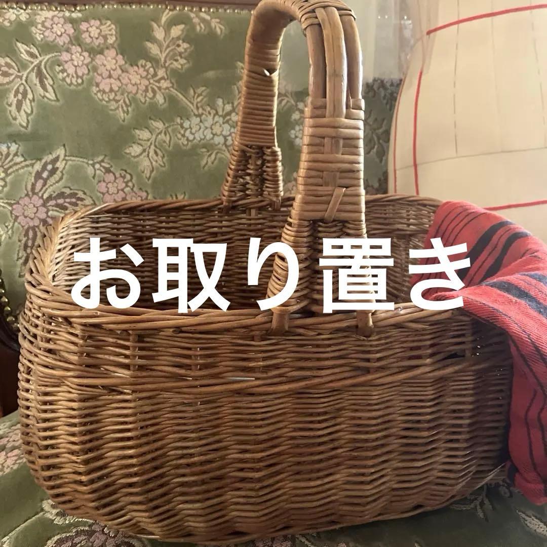 お取り置きフランスアンティークパニエ　フランスアンティークバスケット　カゴ パニエ かご 籠 バスケット フランスブロカント アンティークのある