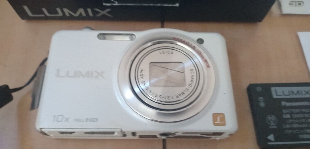 パナソニック　DMC-SZ7　ホワイト　10倍ズーム　デジカメ　箱付き パナソニック、薄型ボディに10倍ズームを搭載した「DMC-SZ7