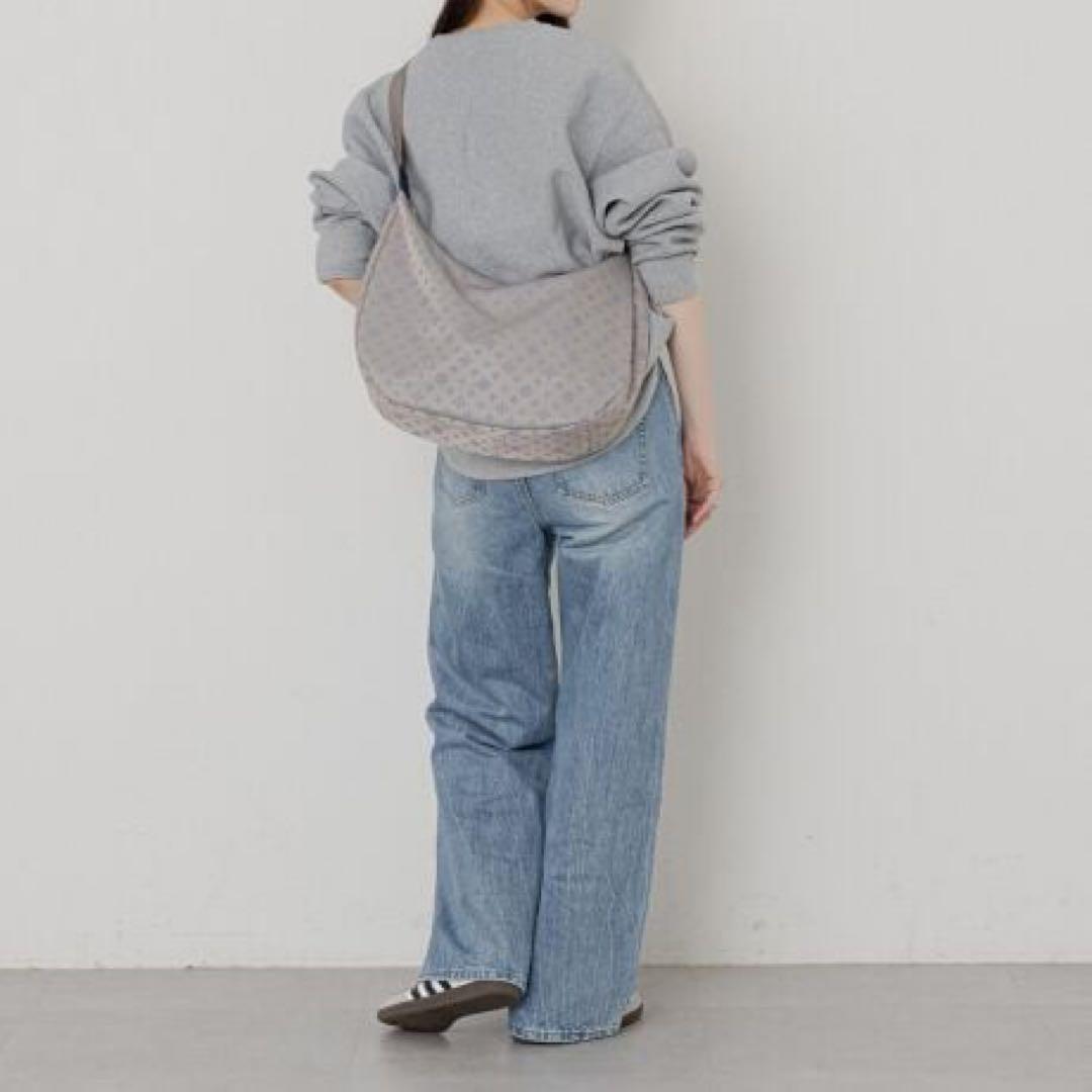 ほぼ未使用ラシット A4入るラウンドビッグショルダーバッグ 金具