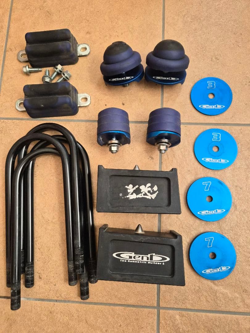 ハイエース　美品玄武2.5インチブロックUボルト付き　バンプセット 楽天市場】【玄武 -Genb-】ローダウンセット 1インチから2.5インチまで