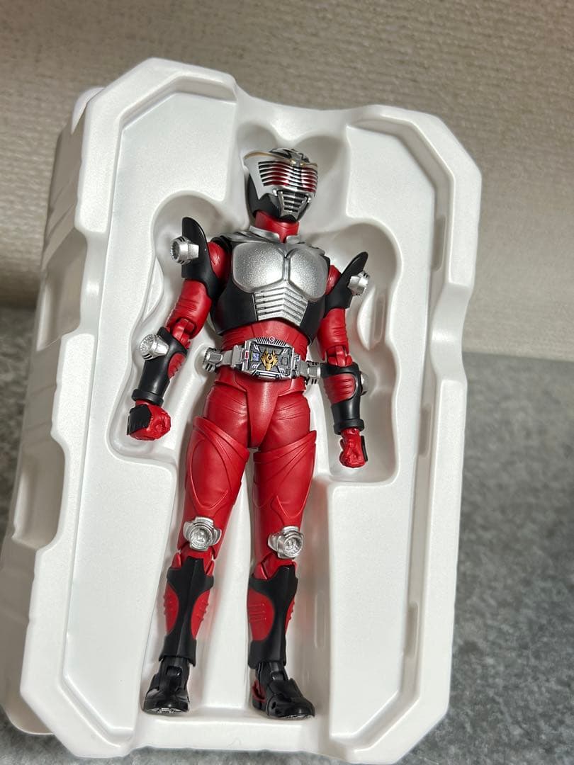 S.H.Figuarts 仮面ライダー龍騎　真骨彫製法　フィギュアーツ