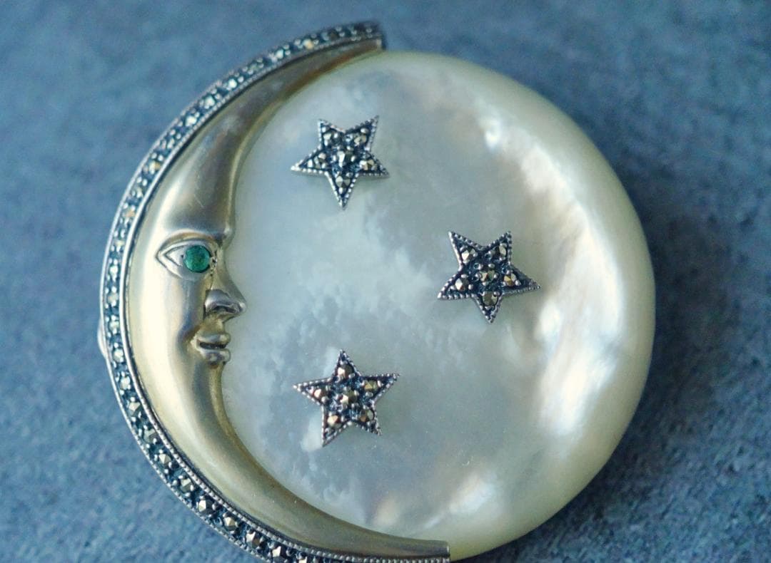 アメリカンヴィンテージ マザーオブパール エメラルドの瞳を持つ月