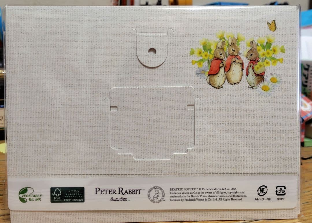 三菱UFJ信託銀行ピーターラビット卓上カレンダー 2026年 - メルカリ