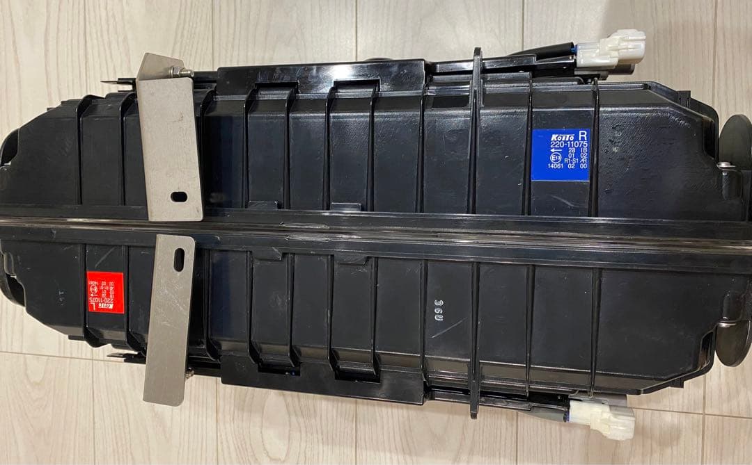 中古 小糸 KOITO 3連LEDテールランプ - メルカリ