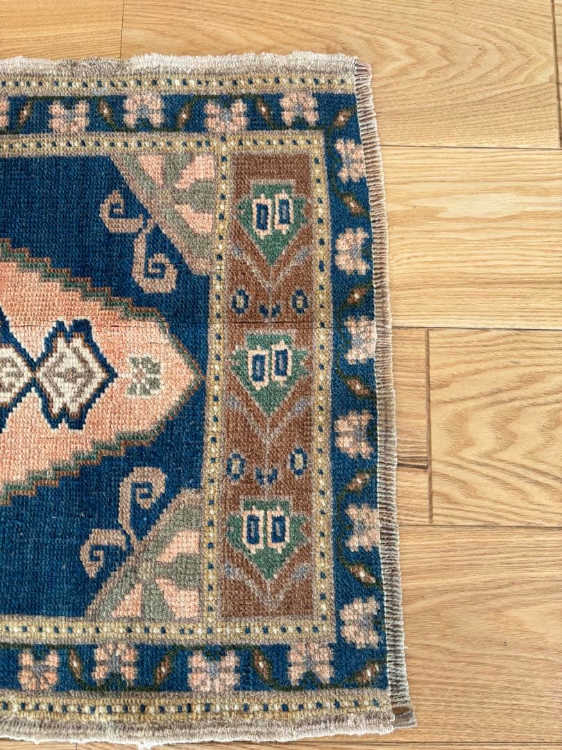 値下げ！トルコヴィンテージラグ 53×101 ネイビー&ピーチカラー