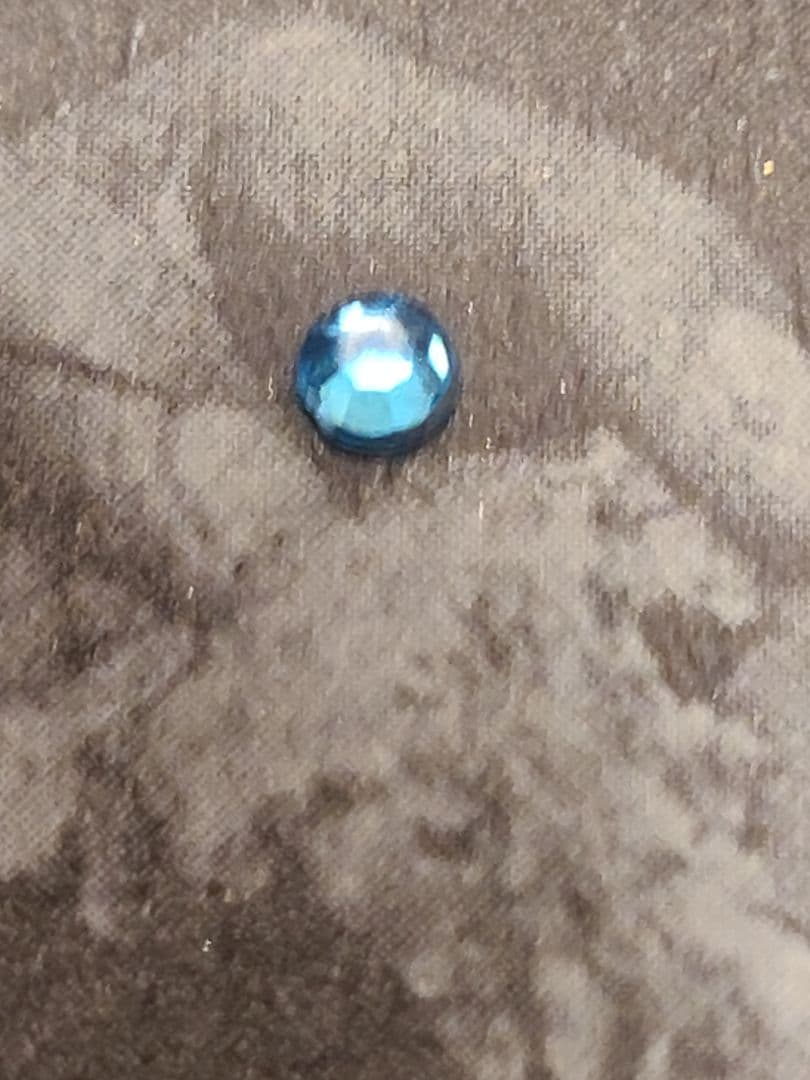 本「人類の起源」エルベール・トマ著 ビーズか宝石の粒が付く改造装丁