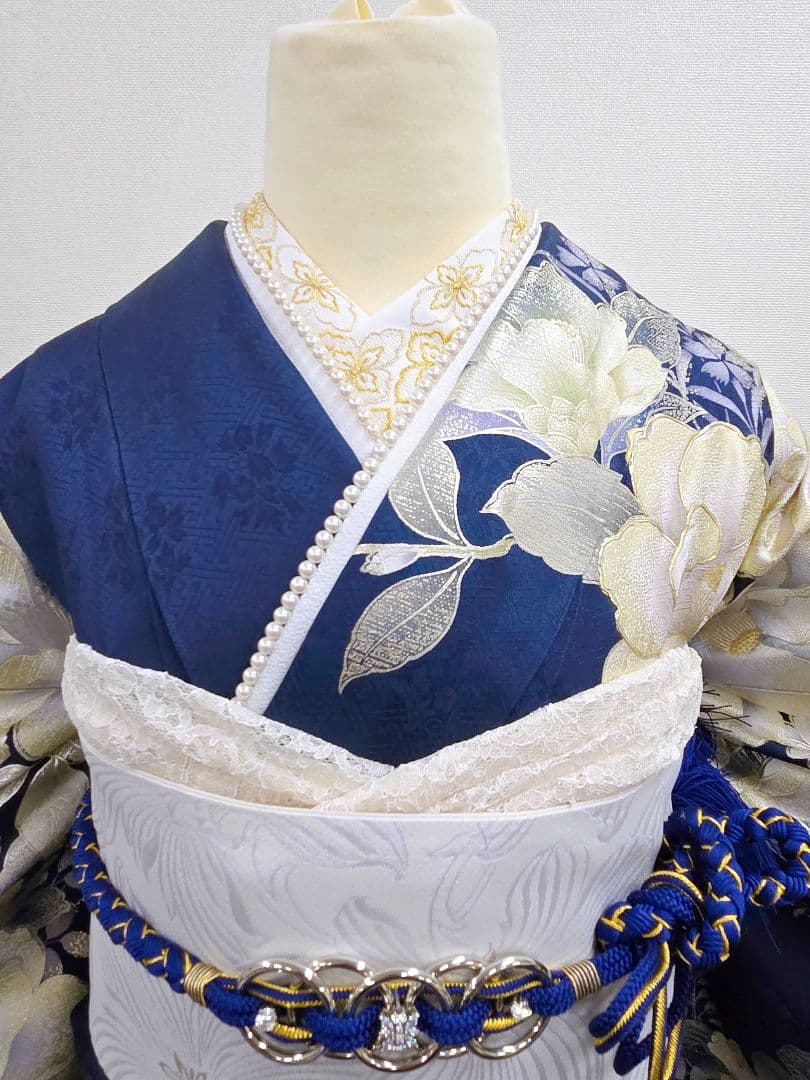 157~170センチぐらいの方が適応サイズ】振袖のみ るなのあ紺色 - メルカリ