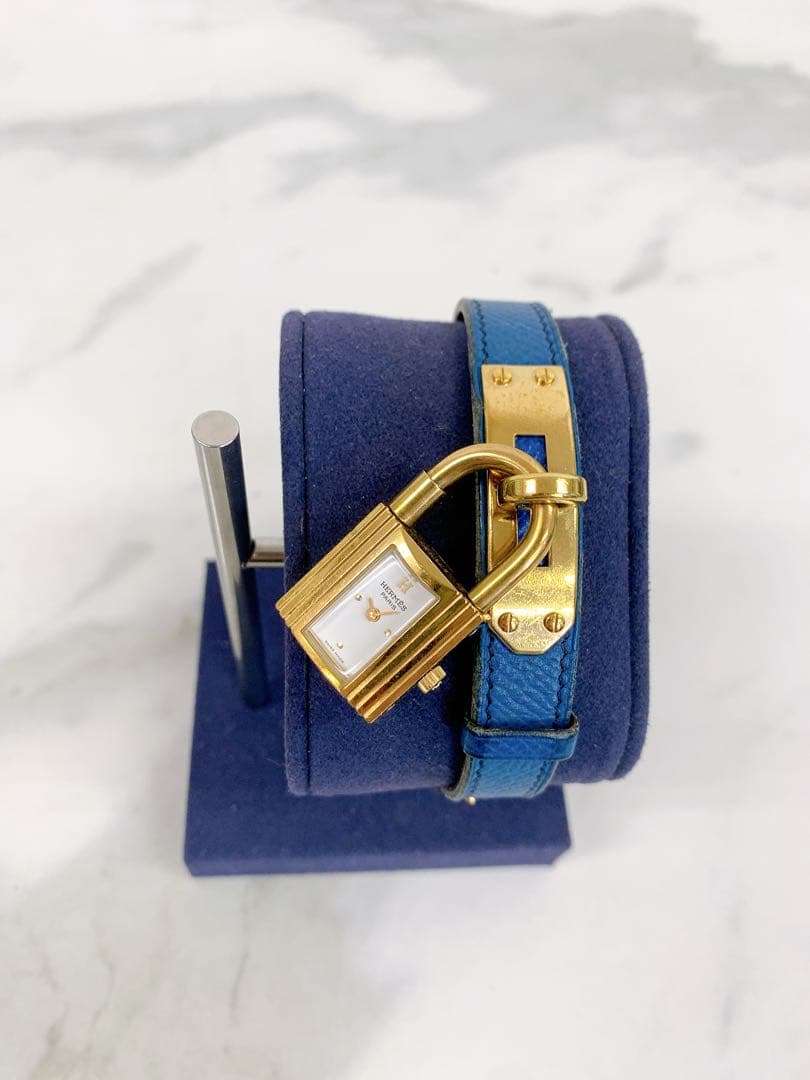 ＋【不動】HERMES エルメス ケリーウォッチ　ゴールド×ホワイト　腕時計 エルメス「ケリー」ウォッチに23年新作腕時計、“錠前”モチーフのケース
