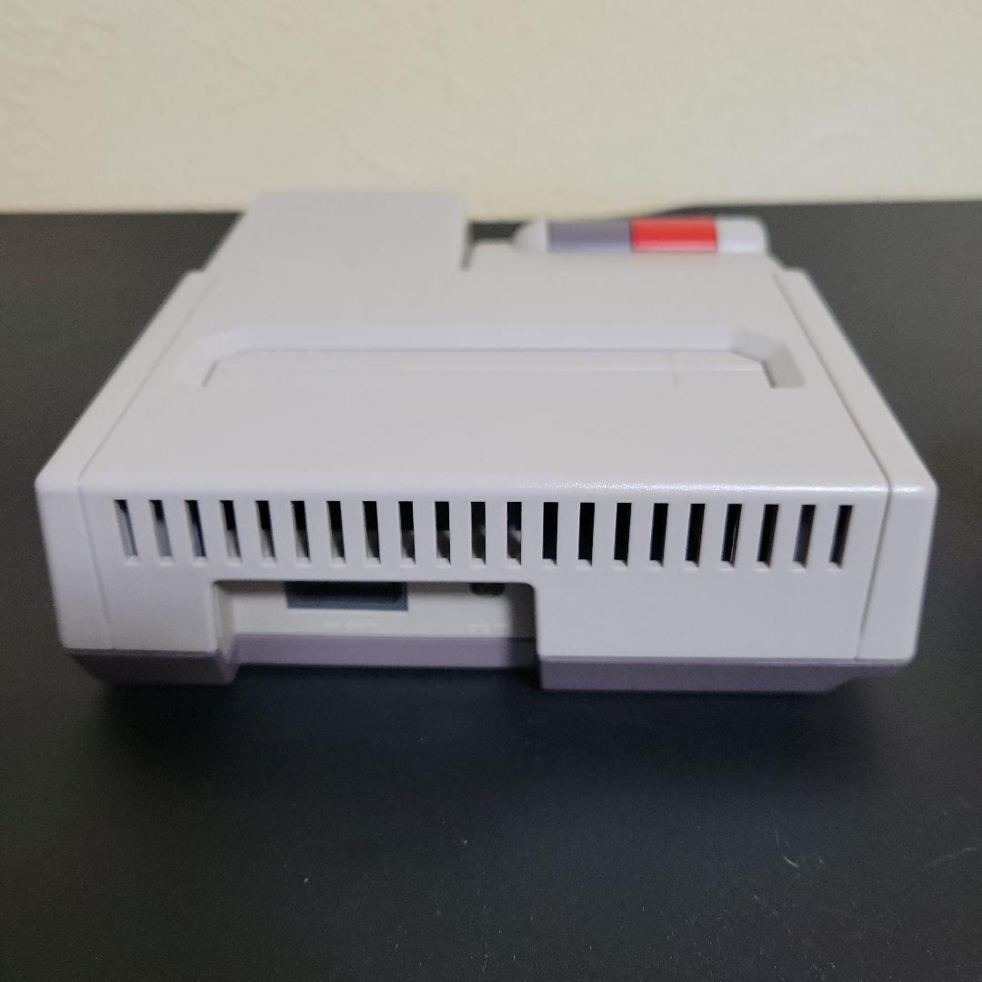 ニューファミコン本体 コントローラー2個付き - メルカリ