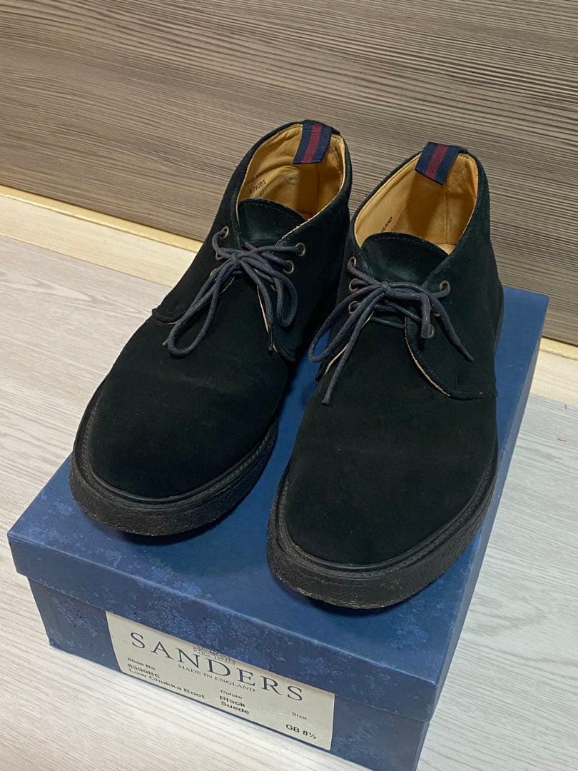 靴 SANDERS Low ChukkaBoot Black Suede 8 1/2 Sanders '150th Anniversary' Brit Chukka - Black – SON OF A STAG