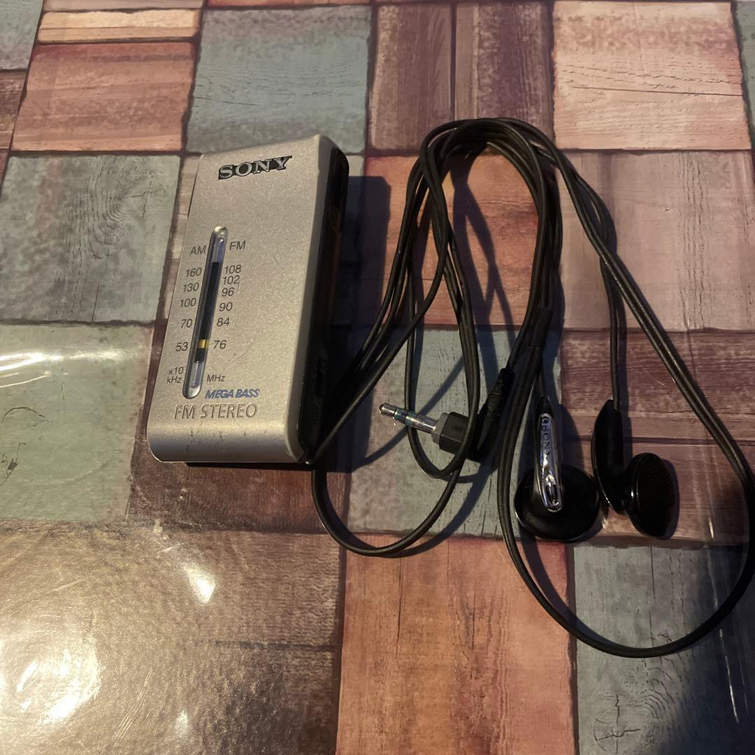 動作品】SONY SRF-S86 FM小型ラジオ ステレオイヤホン付 - メルカリ