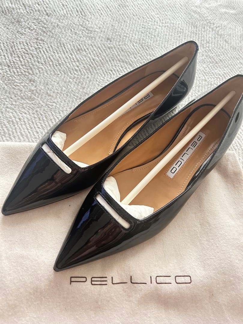 美品PELLICO ANIMAエナメルブラックフラットシューズ - メルカリ