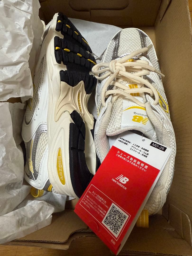 サイズ：23.5cm カラー：ホワイト×イエロー 新品・未使用です✨