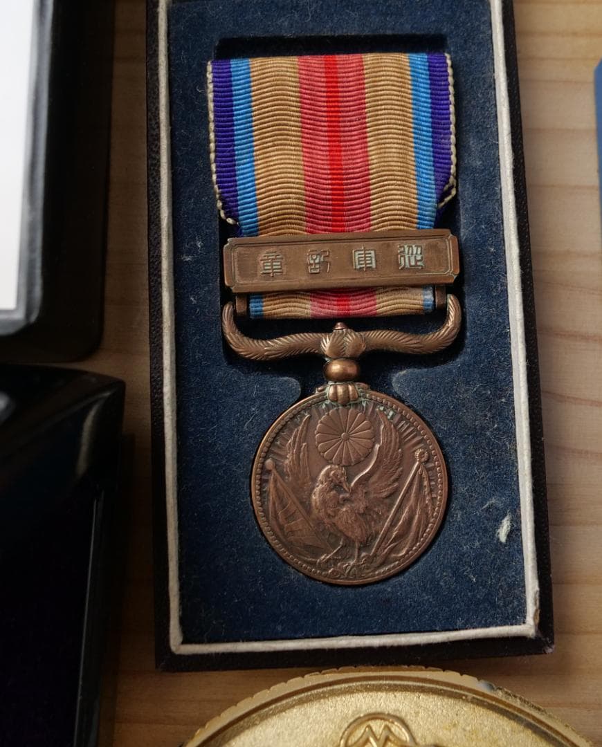 鉄道関連 天皇陛下 記念メダル 勲章 コレクション 食器 時計